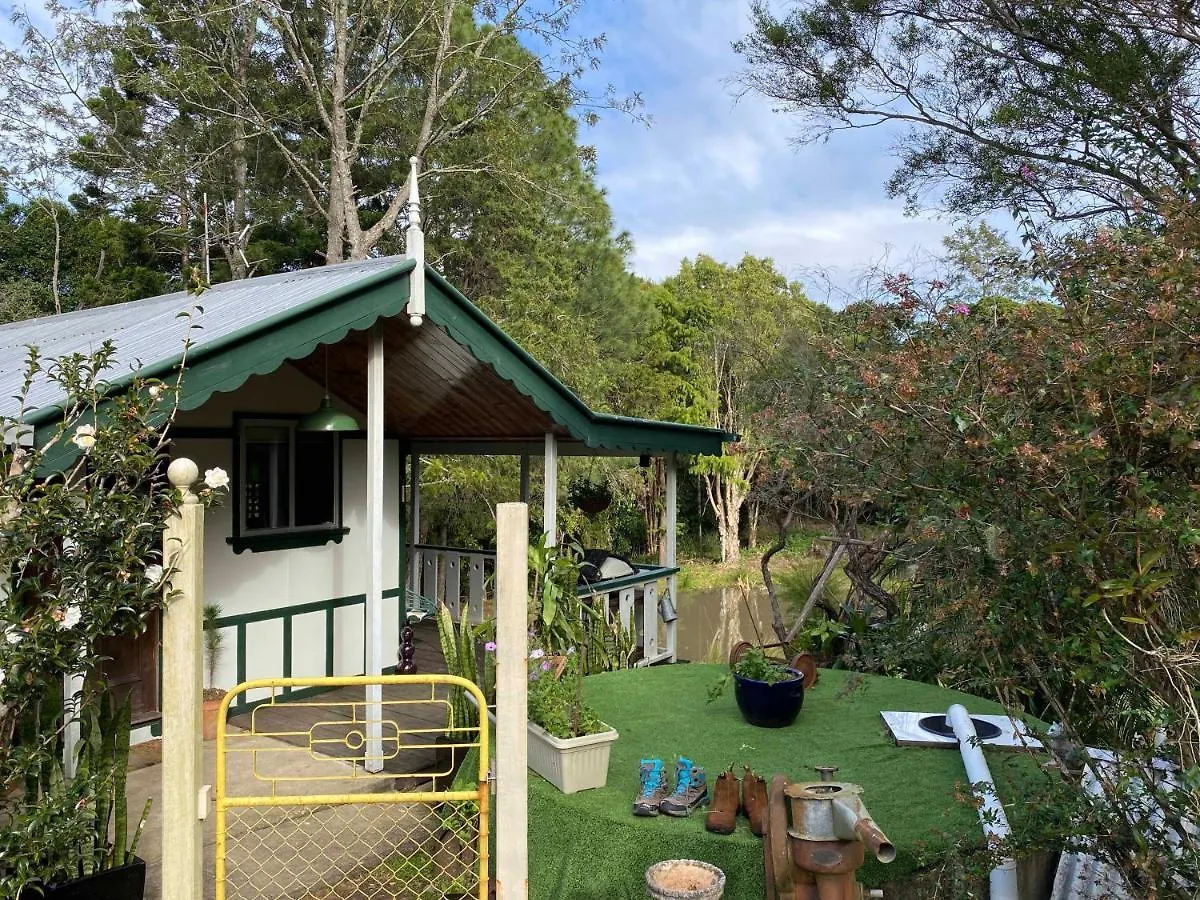 Mt Nebo Railway Carriage And Chalet Highvale 0*,  Australia